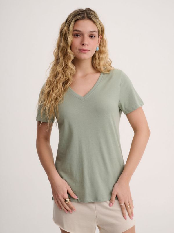 טי-שירט V בייסיק