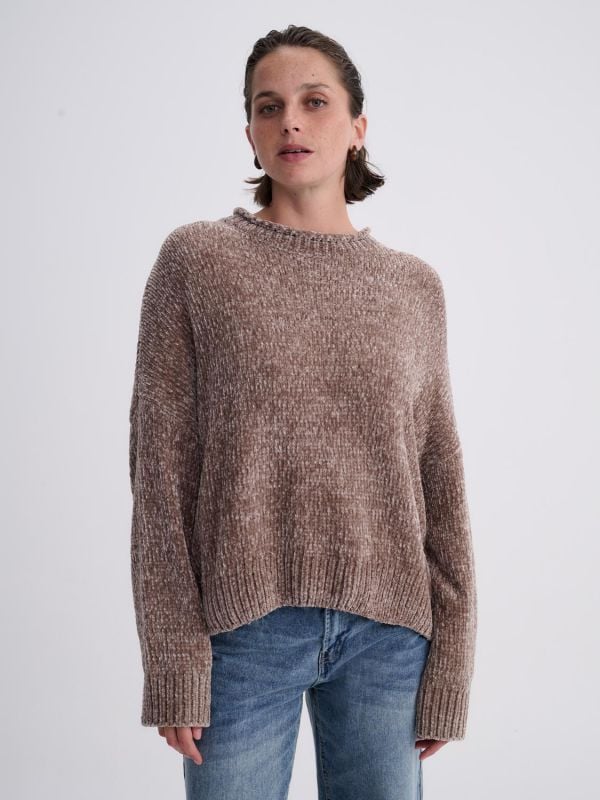 סוודר שניל עם צווארון גבוה