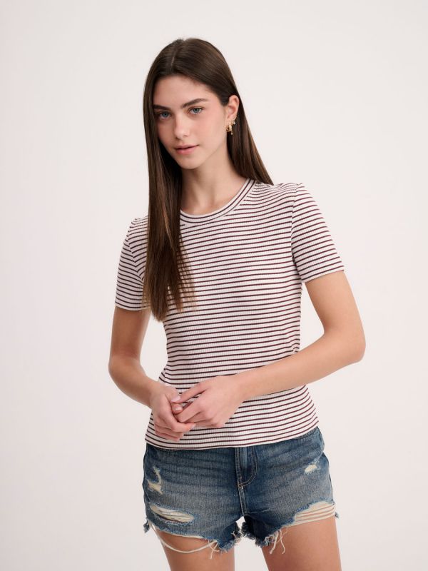 טי-שירט ריב קצרה