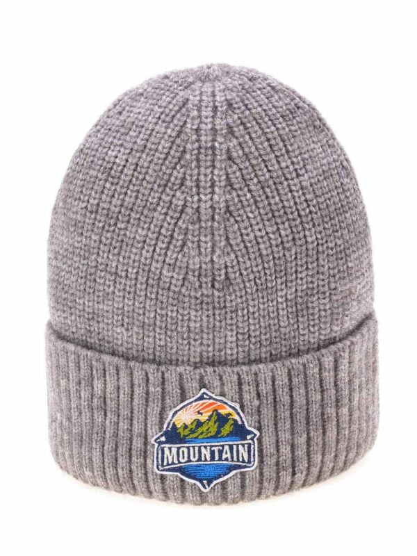 כובע צמר עם פאצ’