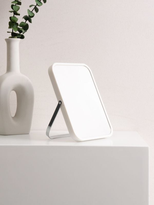 מראה שולחנית