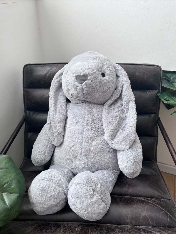 בובת ארנב ענקית