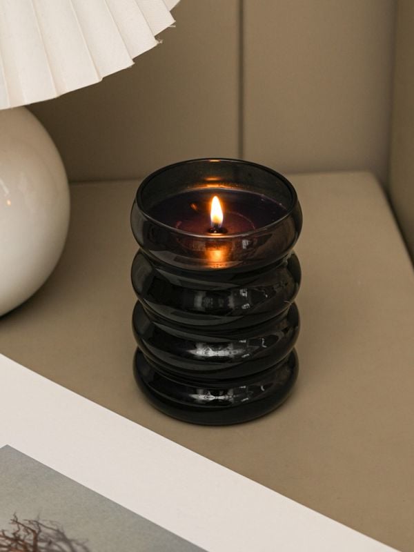 נר במעמד זכוכית מעוצב