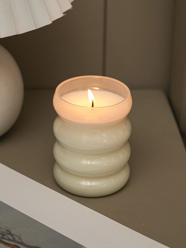 נר במעמד זכוכית מעוצב