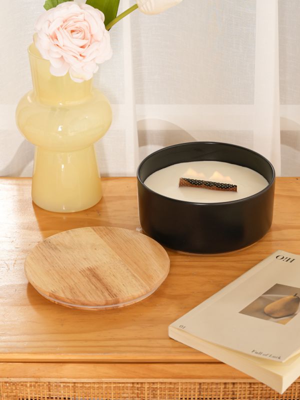 נר במעמד קרמיקה