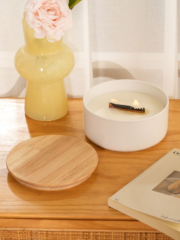 נר במעמד קרמיקה