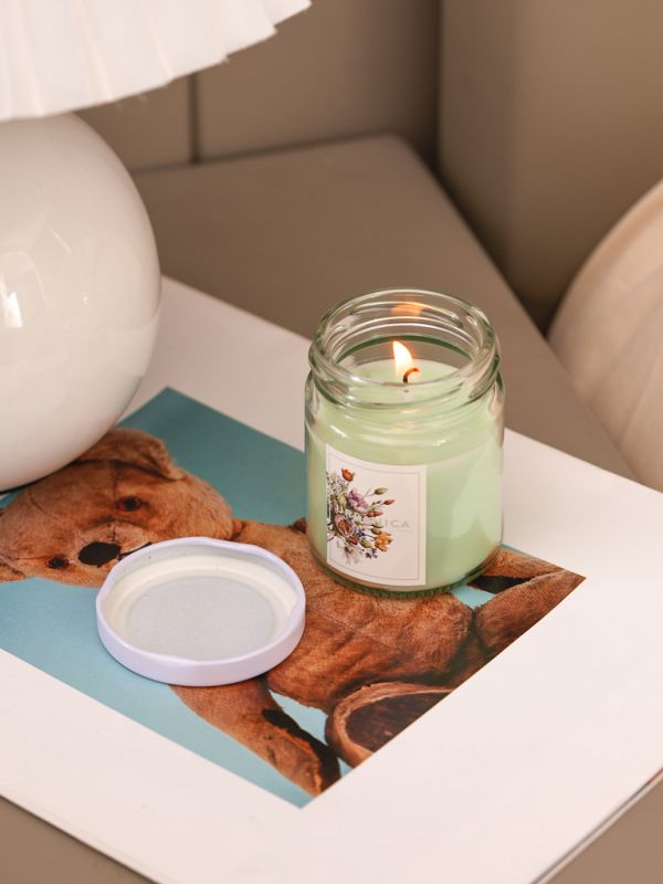 נר ריחני בצנצנת