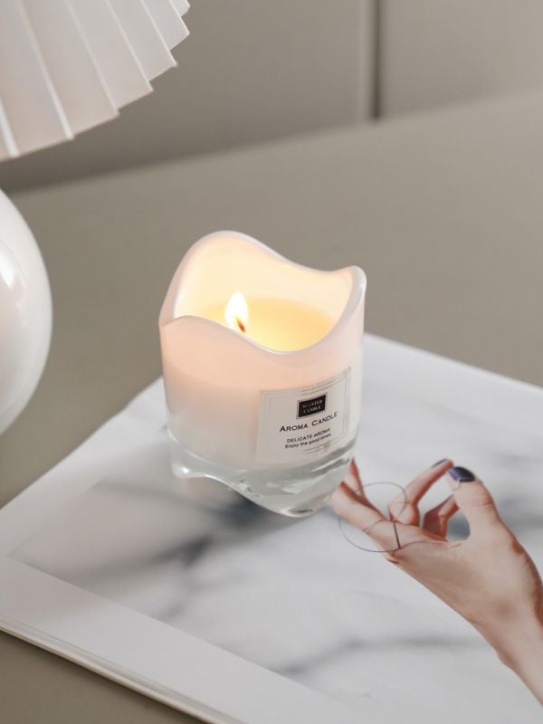 נר במעמד זכוכית גלי