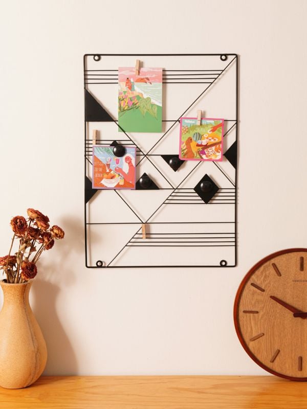 לוח מודעות גיאומטרי