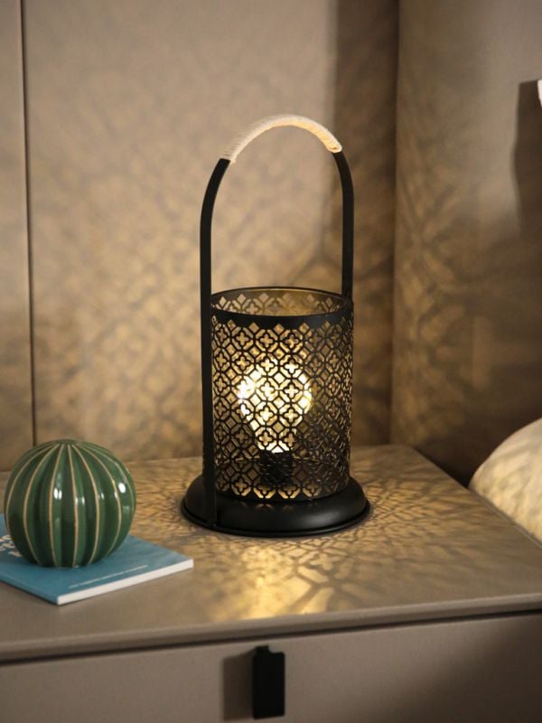 מנורה עם מעמד רשת