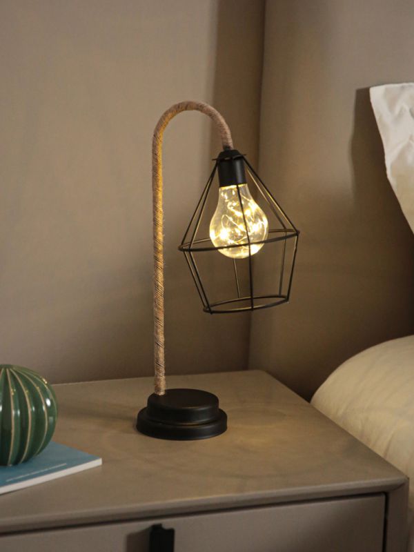 מנורה גיאומטרית עומדת