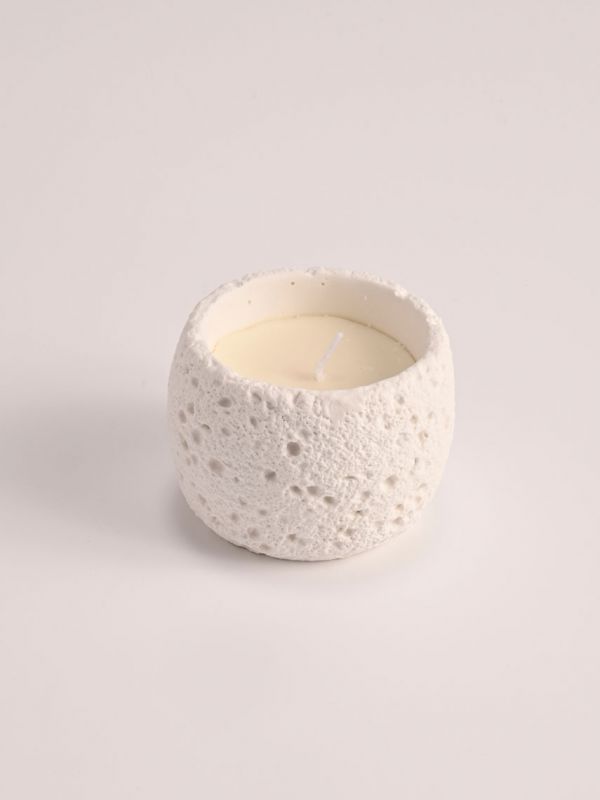 נר במעמד מעוצב