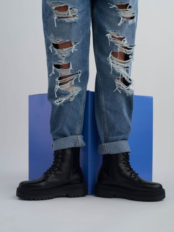 מגפי בייסיק עם שרוכים