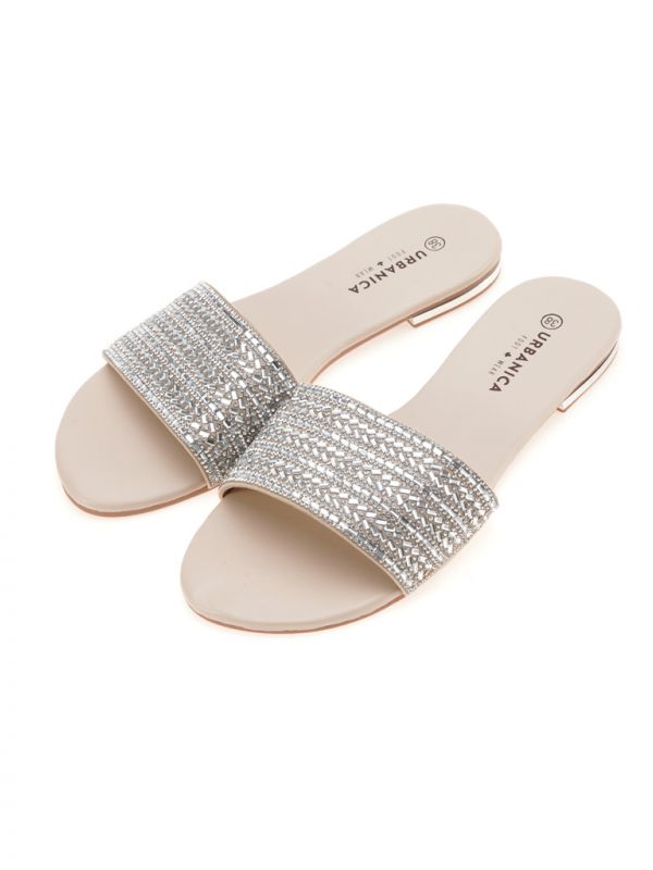 כפכפים עם חרוזים