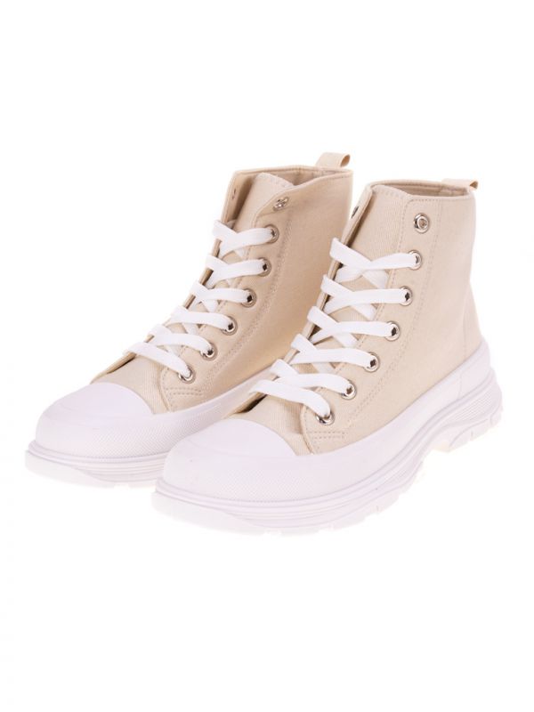 סניקרס גבוהות