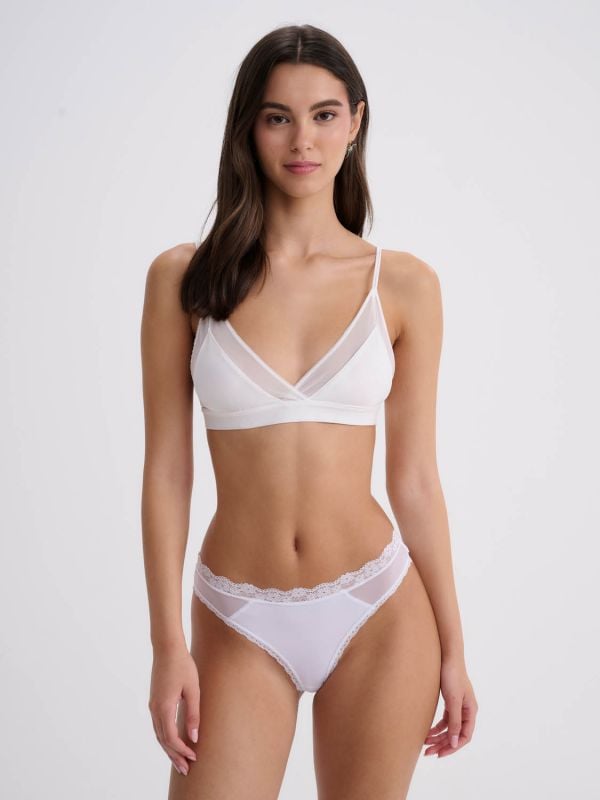 תחתוני חוטיני מעוטרות